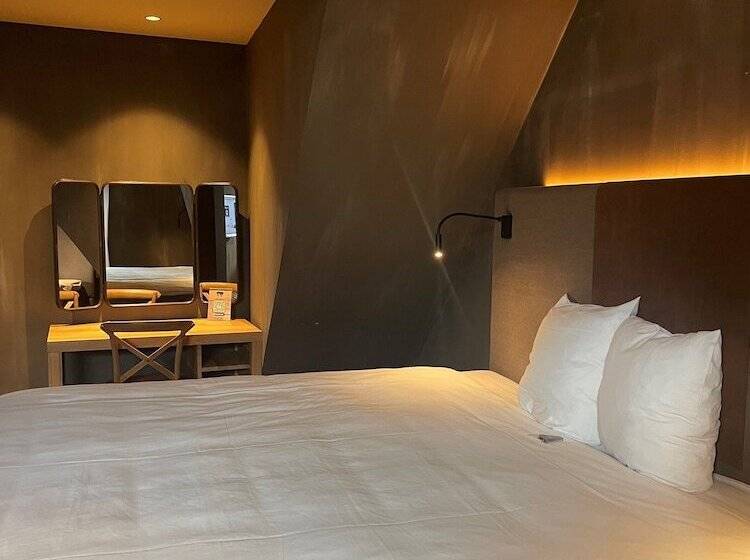 غرفة قياسية سرير كينج, City Center Lodge Utrecht