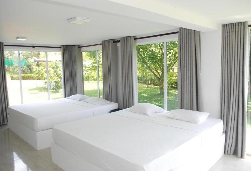 ガーデンビューファミリールーム, Elephant Entrance