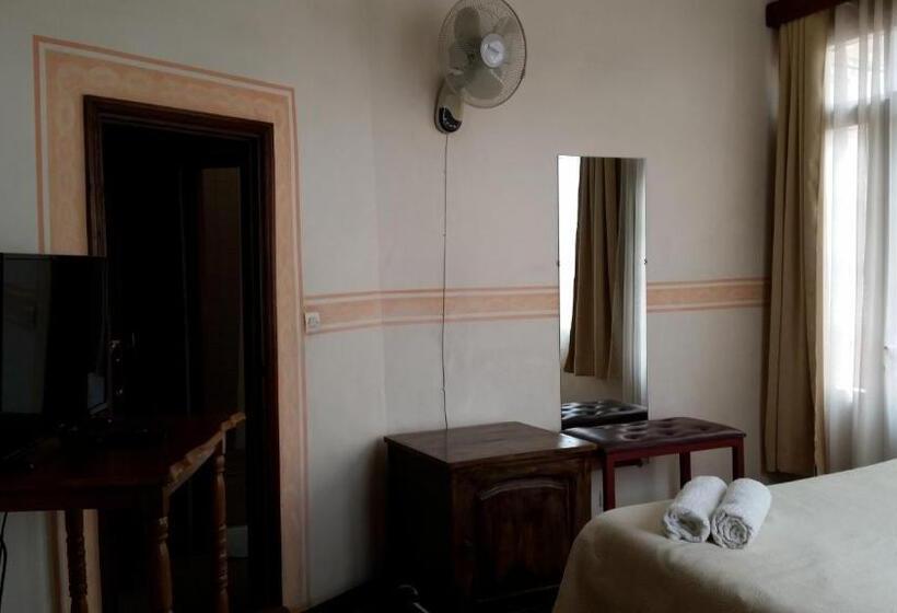 اتاق استاندارد با چشمانداز کوهستان, Relais De La Haute Ville Tana