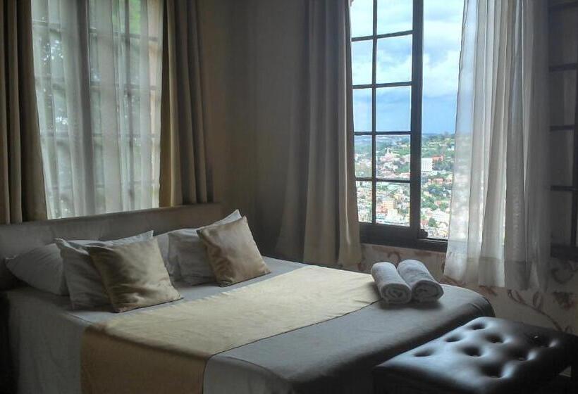 اتاق استاندارد با چشمانداز کوهستان, Relais De La Haute Ville Tana