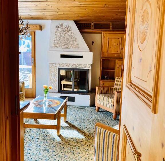 Апартаменты 1 Спальня, Scuol