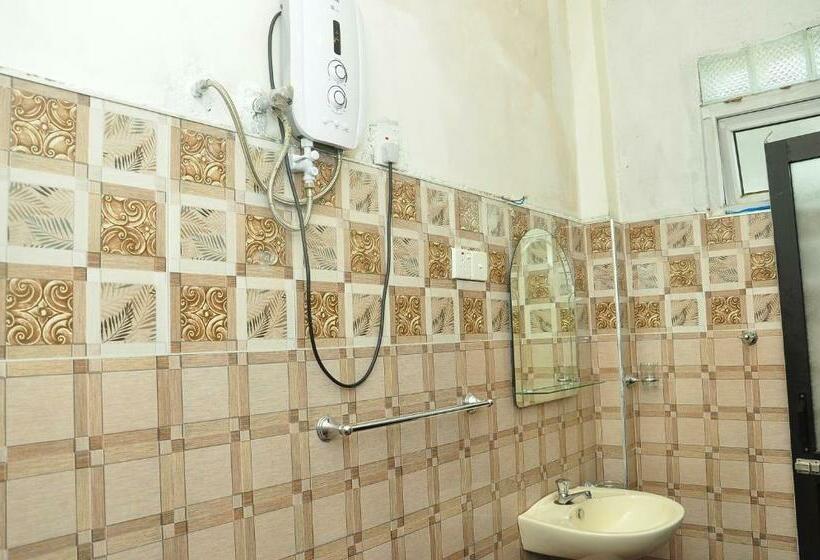 패밀리 룸, Akiko Rest