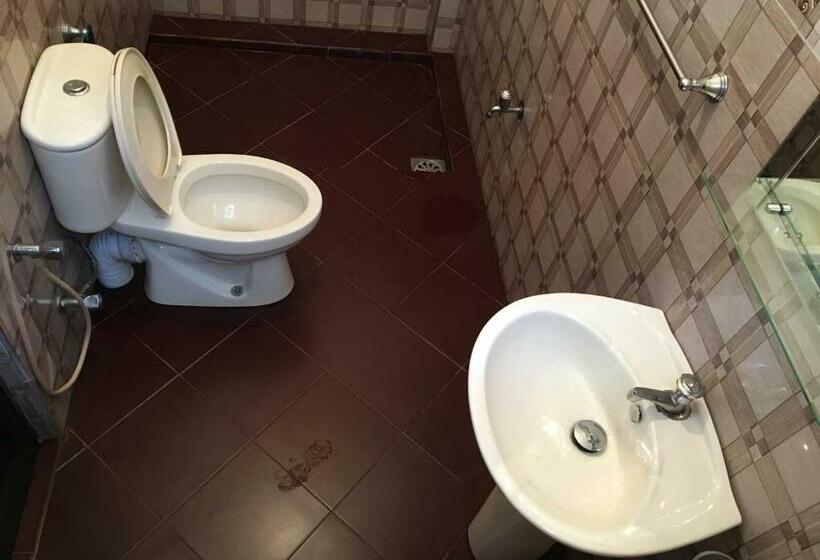 패밀리 룸, Akiko Rest