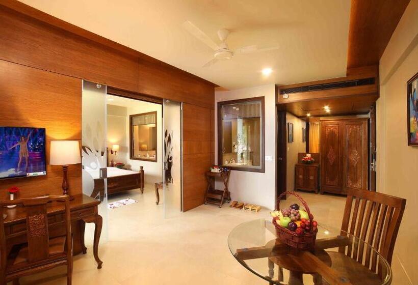 Suite with lake view, Uday Backwater Resort