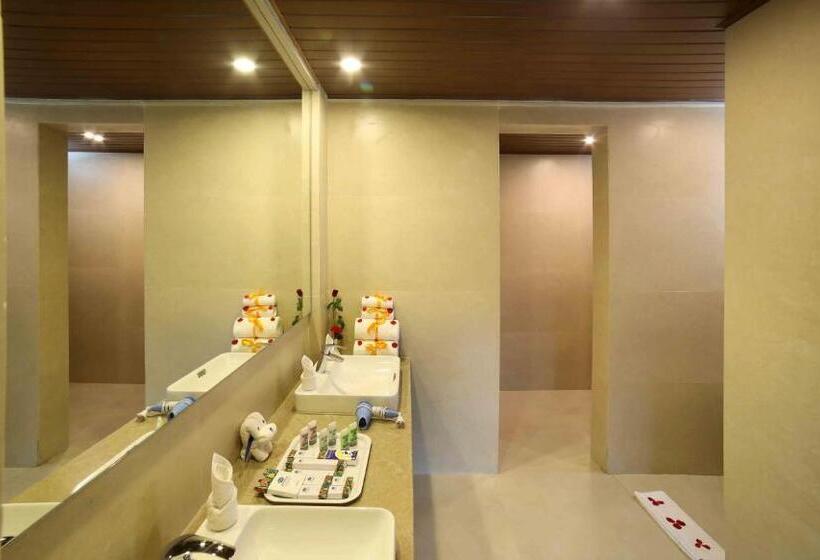 Suite with lake view, Uday Backwater Resort