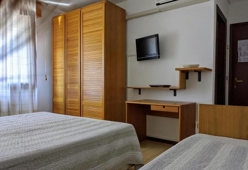 スタンダードトリプルルーム, Corallo