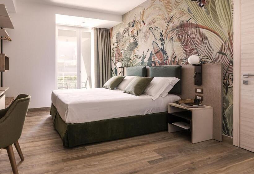 スタンダードルーム, Life