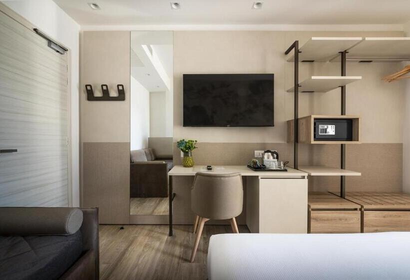 スタンダードルーム, Life