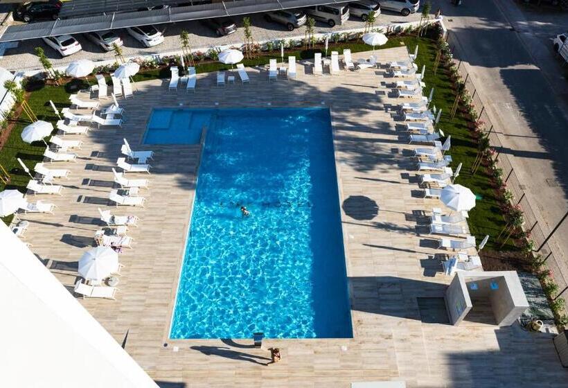 プールビュージュニアスイート, Life