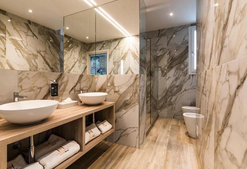 プールビュージュニアスイート, Life