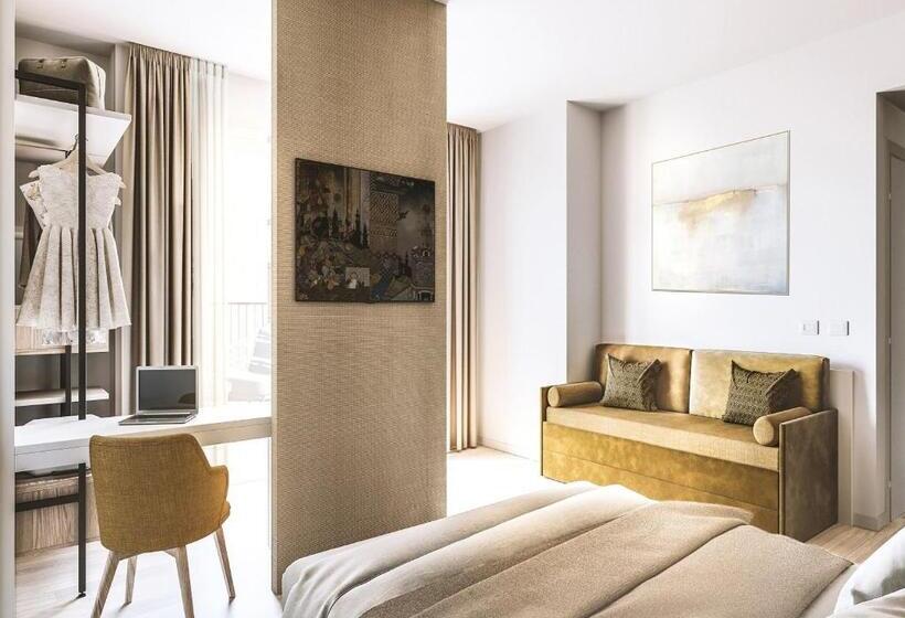 プールビュージュニアスイート, Life