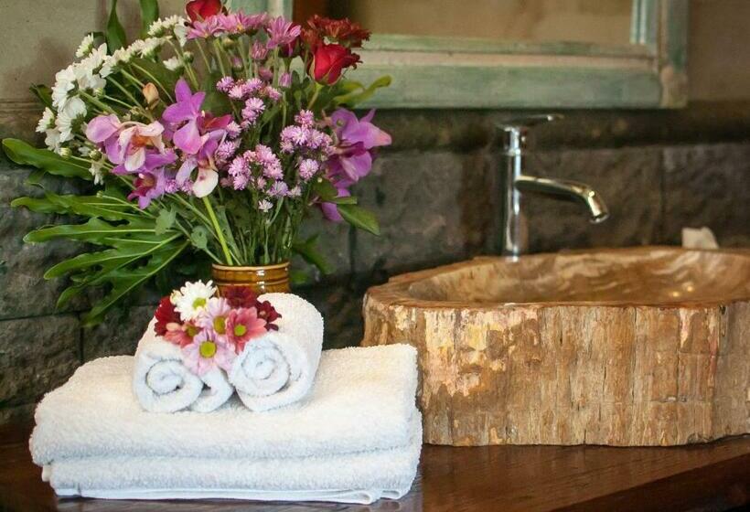 Quarto Superior com Sacada, Taman Rahasia Tropical Sanctuary And Spa