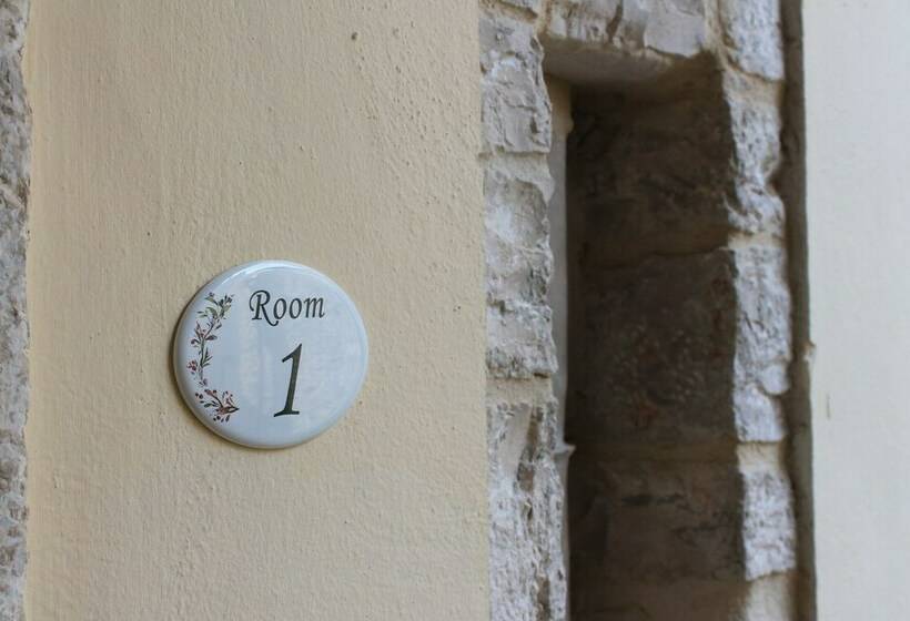 غرفة قياسية ثلاثية, A Casa Mia