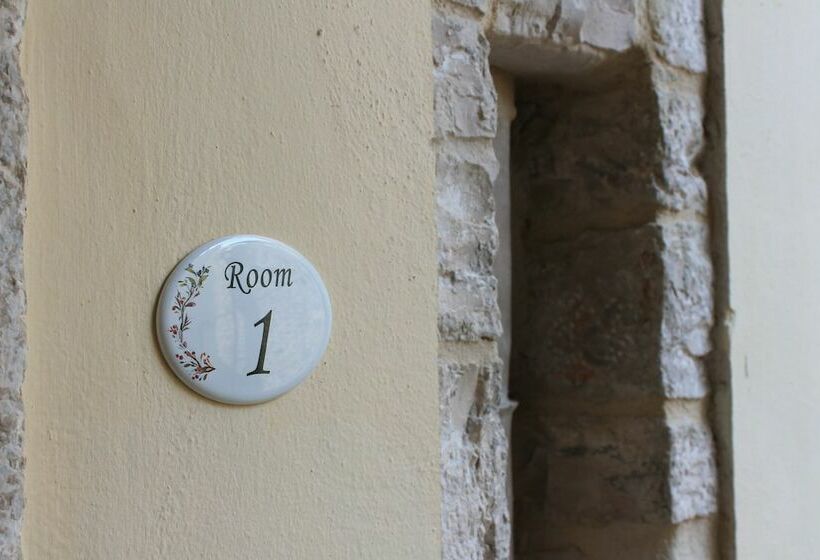 غرفة قياسية ثلاثية, A Casa Mia