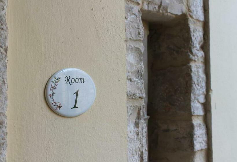 غرفة كلاسيكية ثلاثية, A Casa Mia