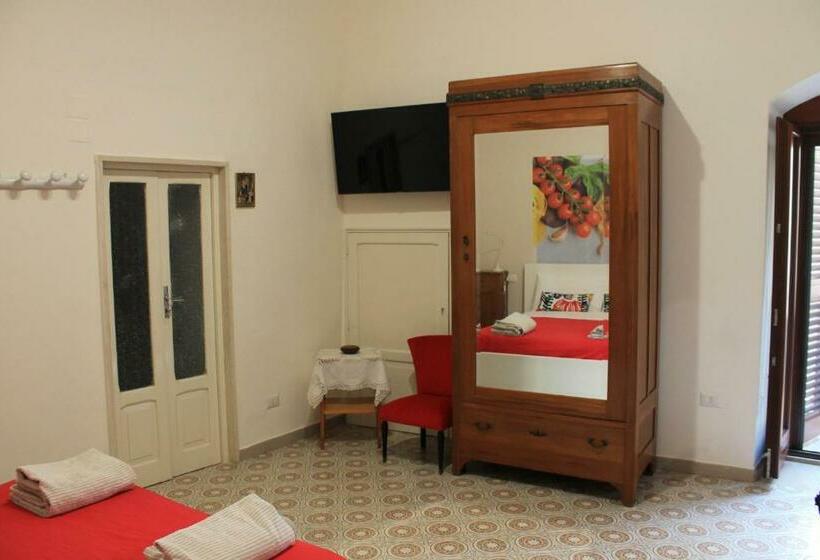 غرفة كلاسيكية ثلاثية, A Casa Mia