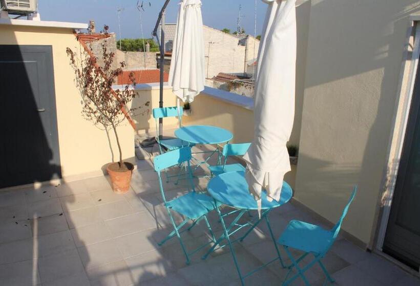 اتاق استاندارد سه نفره, A Casa Mia