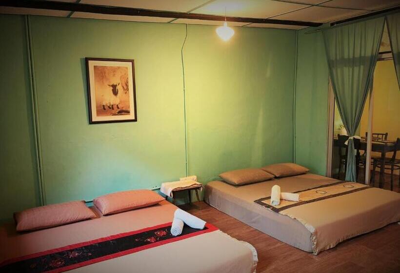 חדר משפחתי, Moontree47