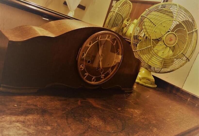 חדר משפחתי, Moontree47