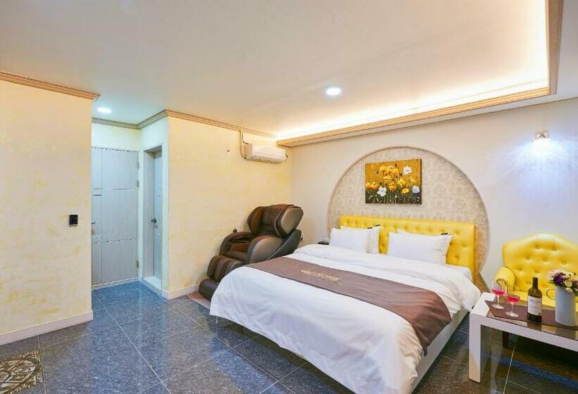 Номер Deluxe, Hound Hotel Sangmu