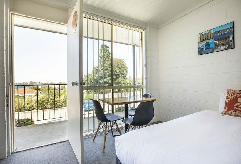 Quarto Estandar, The Mulgrave Motel