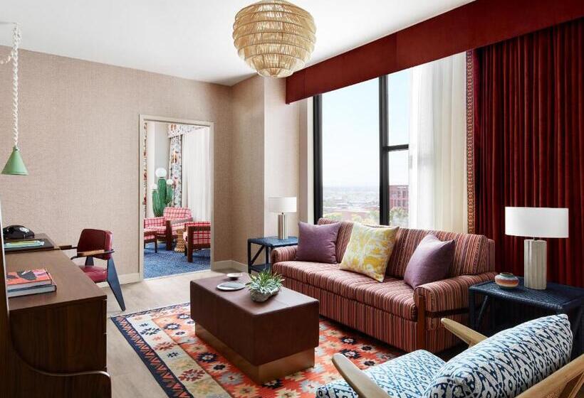 سوئیت با تخت بزرگ, Graduate By Hilton Tucson