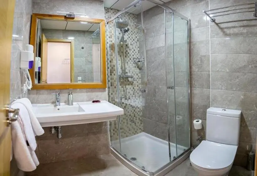اتاق لوکس, Puerta Salinas Isla Cristina