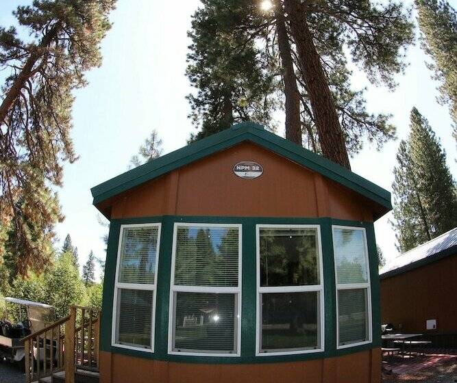 كابينة ديلوكس, Crater Lake Resort