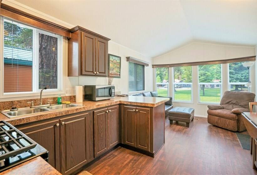 كابينة ديلوكس, Crater Lake Resort