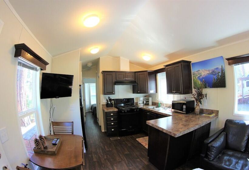 كابينة ديلوكس, Crater Lake Resort