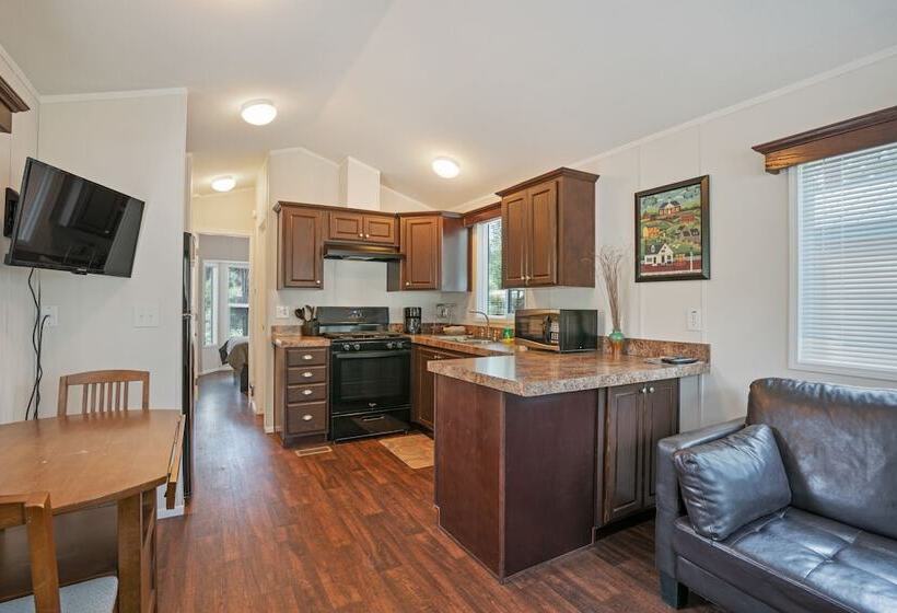 كابينة ديلوكس, Crater Lake Resort