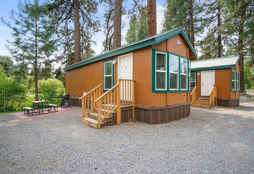 Cabana Deluxe, Crater Lake Resort
