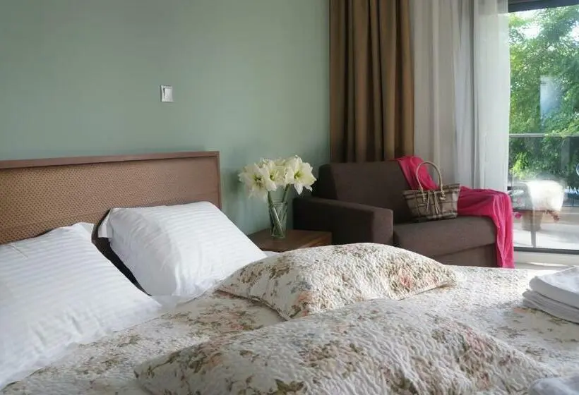اتاق استاندارد سه نفره, Centrum Rooms