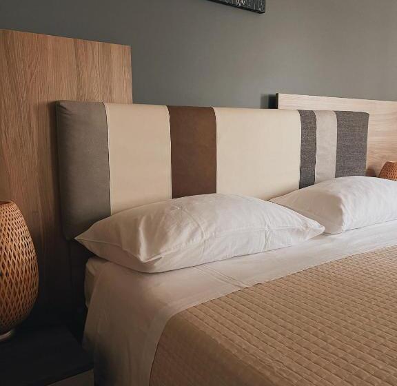 Normál háromágyas szoba külső fürdőszobával, B&b Doña Flor