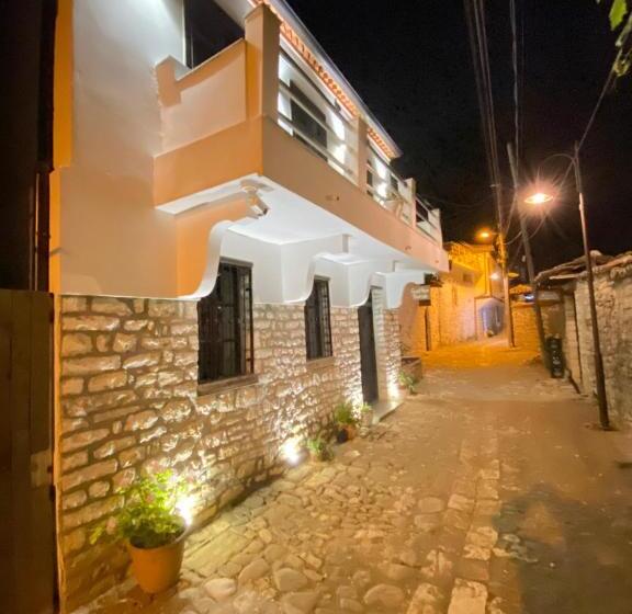 家庭间, Guesthouse Riverside