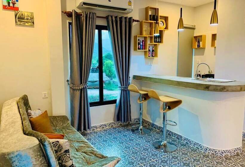 سوییت اجرایی, Raing Phnom Bungalow
