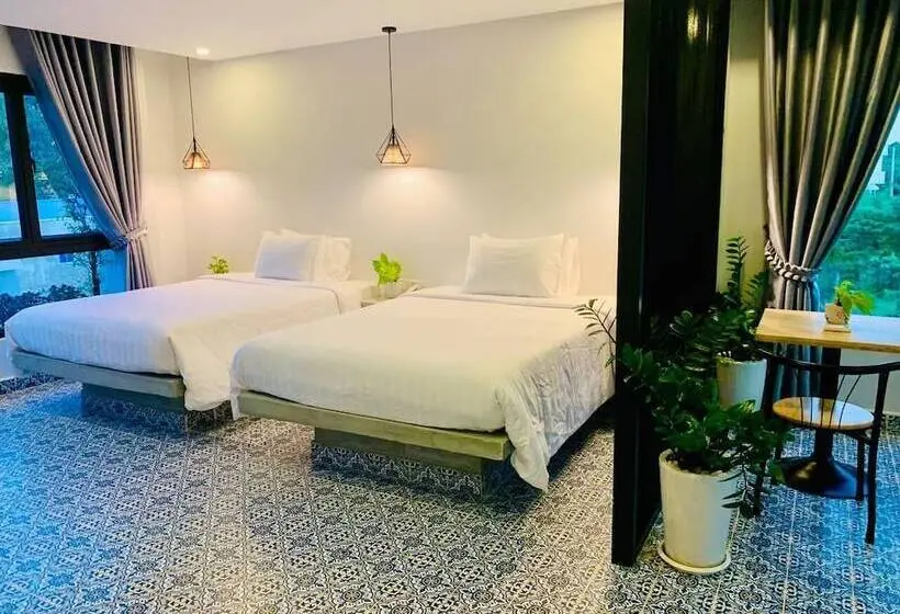سوییت اجرایی, Raing Phnom Bungalow