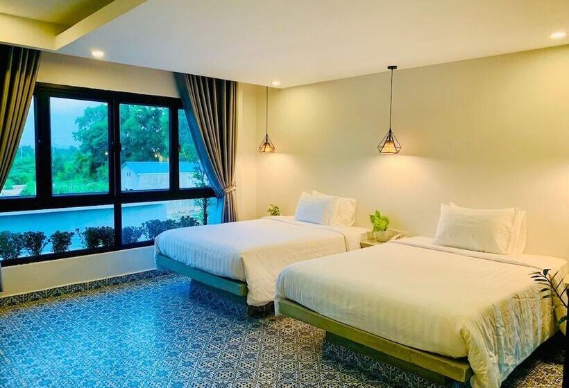 سوییت اجرایی, Raing Phnom Bungalow