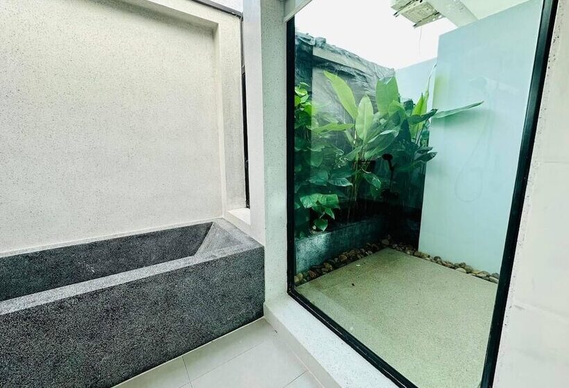 سوییت لوکس, Raing Phnom Bungalow