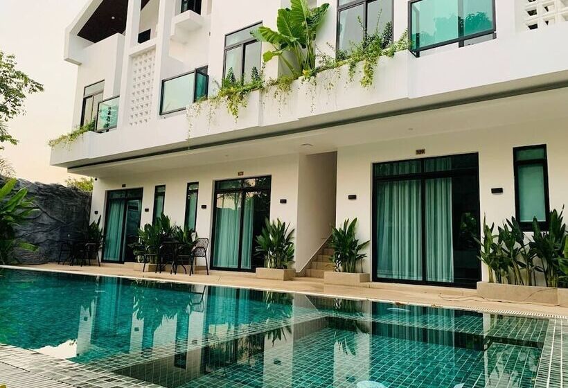 سوییت لوکس, Raing Phnom Bungalow