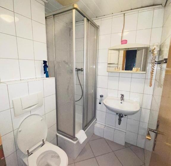 经济房, Restaurant Olympia