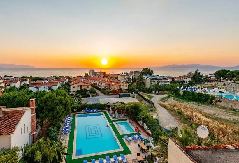 スタンダードトリプルルーム, Ali̇babam Apart Otel
