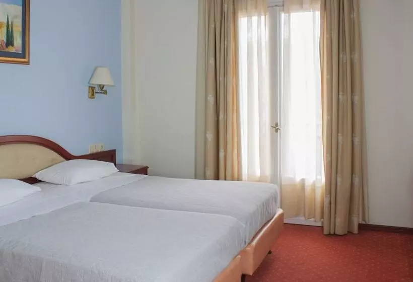 Chambre Triple Standard, Art Pythia