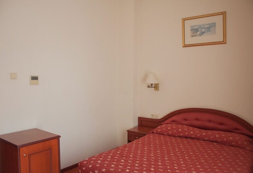 Номер Стандарт Трехместный, Art Pythia