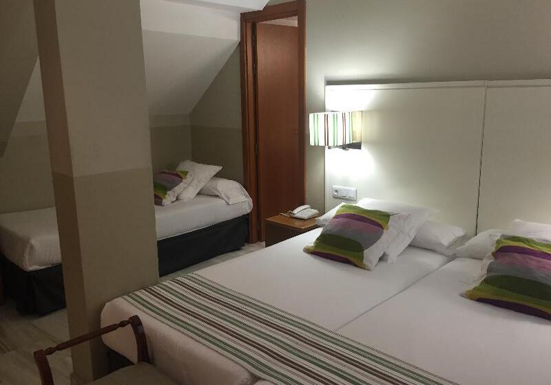 اتاق استاندارد سه نفره, Atarazanas Malaga Boutique