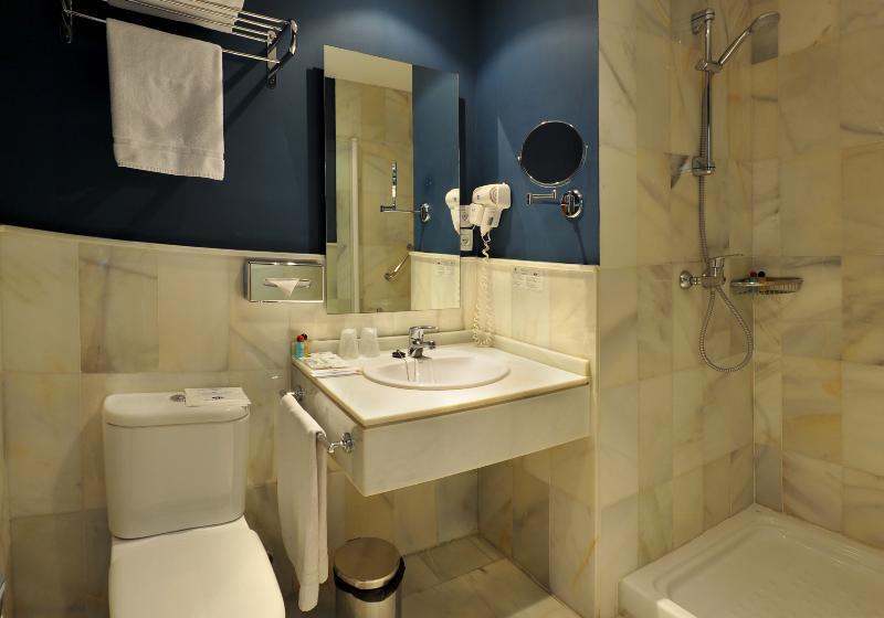 اتاق استاندارد سه نفره, Atarazanas Malaga Boutique