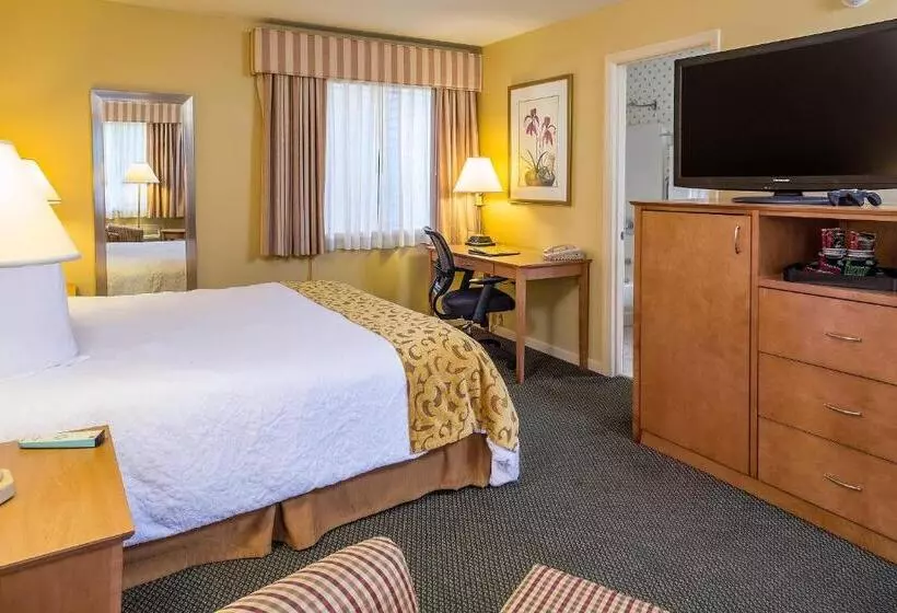 キングサイズベッドのスイートルーム, Best Western Inn & Suites Rutland Killington