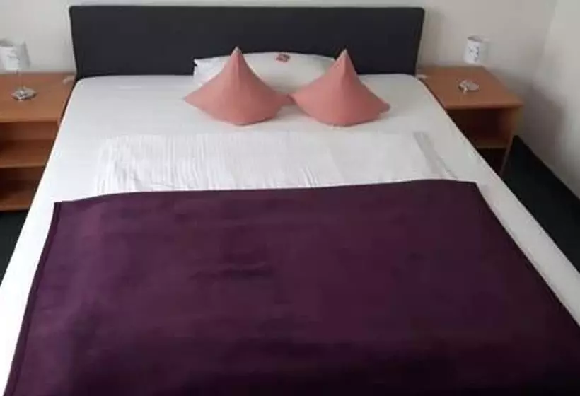 Standard Yhden Hengen Huone, Café Galerie Smart Tv Free Parking