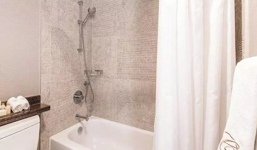سوییت, Carmana Hotel & Suites
