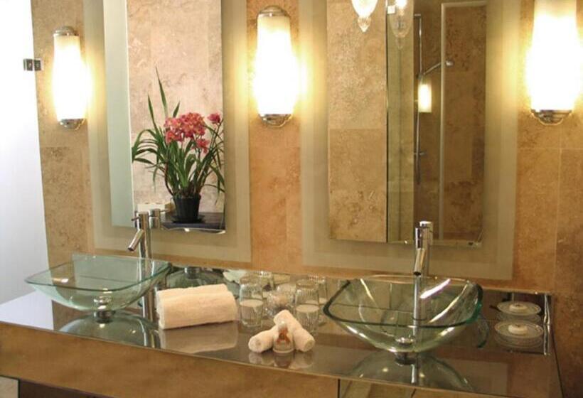 キングサイズベッドのエクゼクティブ, Colona Castle